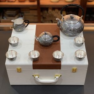 Bộ ấm trà bạc nguyên chất 999 xịn rồng vàng gò tay thủ công cực đẹp pha trà ngon