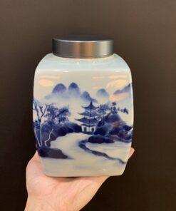 Hộp đựng trà sứ cảnh đức vẽ tay sơn thủy dáng vuông to 1800ml nắp xoáy 2 lớp chứa trà