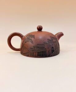 Ấm tử sa Nê Hưng bán nguyệt khắc phố cổ 220ml AKC132