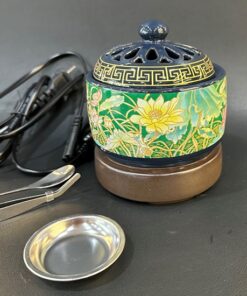 Lư điện xông trầm hương dạng miếng và bột bằng sứ hoa sen bền đẹp bày bàn trà .