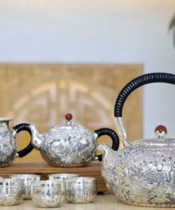 Bộ ấm pha trà bạc nguyên chất Ag 999 gò tay thủ công hoa mẫu đơn đẹp pha trà ngon.
