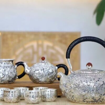 Bộ ấm pha trà bạc nguyên chất Ag 999 gò tay thủ công hoa mẫu đơn đẹp pha trà ngon.