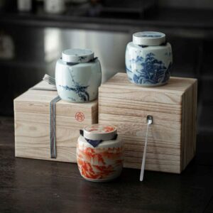 Hũ đựng trà sứ cảnh đức cao cấp vẽ tay đẹp nắp sứ 2 lớp khít có hộp và thìa gạt trà.