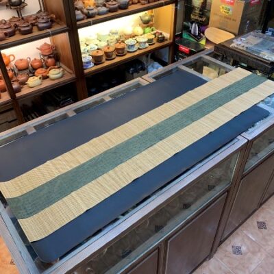 Chiếu trà tre cỡ dài 150x30cm trang trí bàn trà nẹp vải DC50.