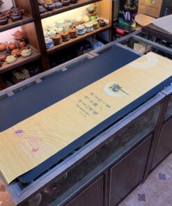 Chiếu trà tre trúc đẹp dải bàn trà cỡ dài 135x30cm kê ấm chén họa chữ thiền.
