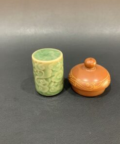 Gác nắp ấm sứ cảnh đức men ngọc đẹp dáng trụ tròn nhỏ 4.9x2,8cm.