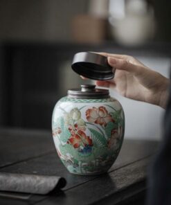 Hũ trà sứ Cảnh Đức Huyết Liên 900ml HT45