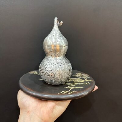 Lọ đựng trà bằng bạc nguyên chất 999 dáng hồ lô cao cấp gò tay thủ công 181g bạc.