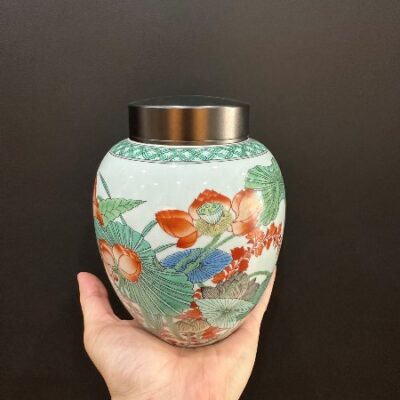 Lọ đựng trà bằng sứ cảnh đức vẽ tay hoa sen đẹp nắp 2 lớp khít 900ml HT45.