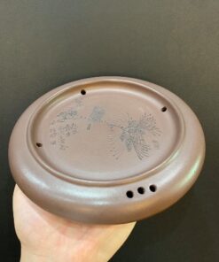 Thuyền trà tử sa nguyên khoáng dưỡng ấm cao cấp thủ công đẹp chứa nước bên trong.