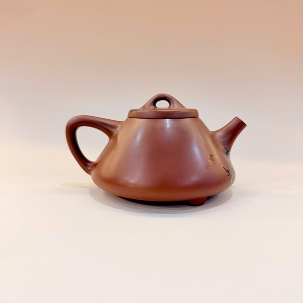 Ấm tử sa thạch biều nê hưng họa quả đào thủ công cao cấp 240ml AKC252 - Ảnh 2