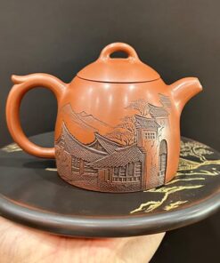 Ấm pha trà tử sa nê hưng dáng tần quyền khắc phố cổ 240ml tinh xảo pha trà ngon.