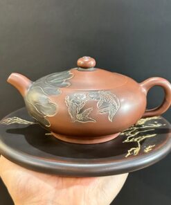 Ấm pha trà tử sa nê hưng hỏa biến dáng liên tử khắc sen cá 300ml công năng tốt.