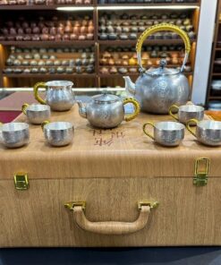 Bộ ấm trà bằng bạc nguyên chất 999 gò tay thủ công khắc trúc pha trà ngon.