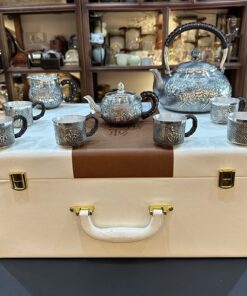 Bộ ấm trà bạc nguyên chất 999 cao cấp gò thủ công bát mã truy phong đẹp pha ngon .