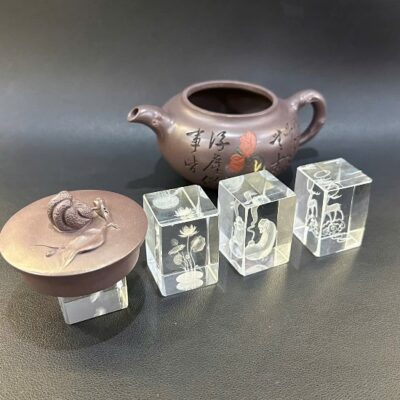 Gác nắp ấm trà dáng trụ vuông bằng thủy tinh nhỏ đẹp 4.4x3cm DC85