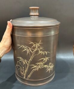 Hũ đựng trà phổ nhĩ dạng bánh tròn gốm tử sa cao cấp khắc trúc dáng cao.