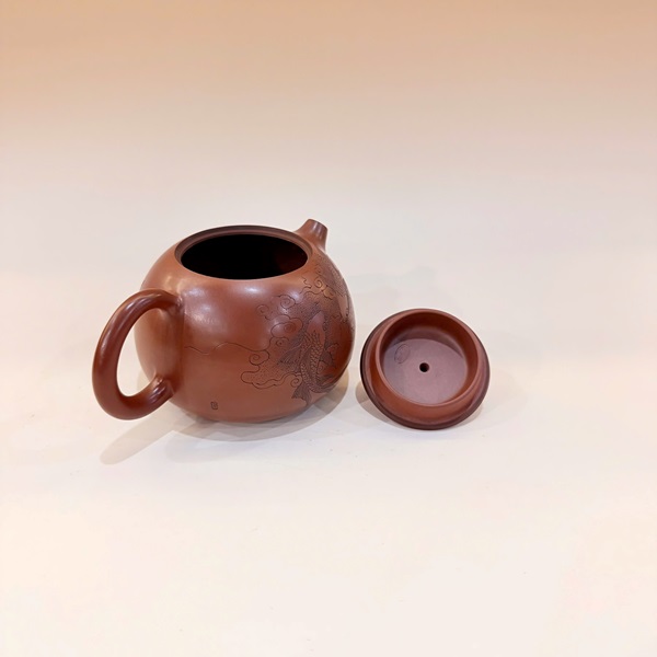 Ấm tử sa nê hưng cỡ nhỏ thủ công dáng tây thi khắc trúc 190ml AKC199 - Ảnh 2