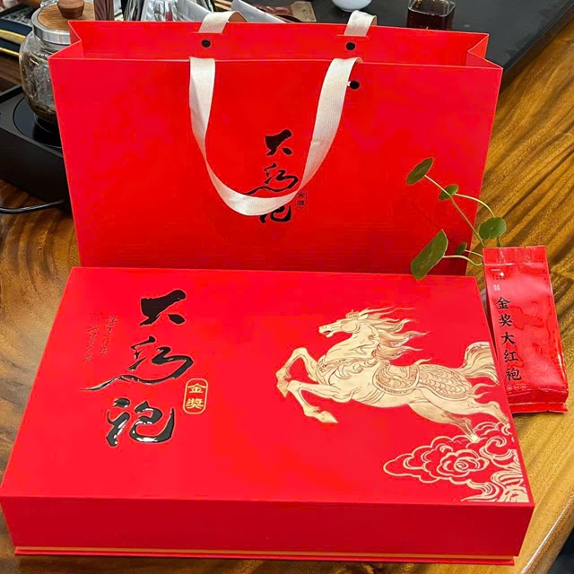 Trà đại hồng bào Vũ Di thượng hạng hộp 250g DHB01