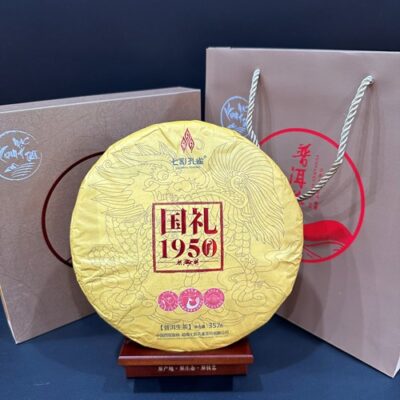Trà phổ nhĩ sống Thất Thái Khổng Tước Kỳ Lân vàng năm 2022 357g thơm rất thơm hậu mượt.