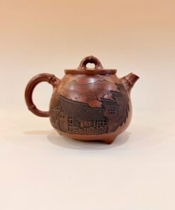 Ấm tử sa Nê Hưng tam túc trúc khắc sơn thủy lâu các 230ml AKC131