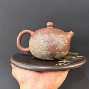 Ấm trà cao cấp dáng tây thi khắc hoa sen thủ công đẹp 240ml nê hưng kiến thủy nguyên khoáng