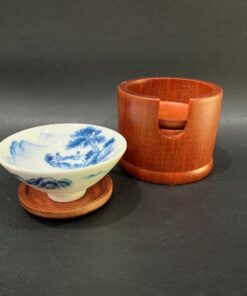 Bộ đế chén trà gỗ hương dáng tròn làm lót ly đẹp có giá chứa.