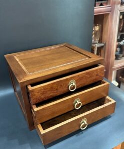 Hộp đựng trà phổ nhĩ gỗ hương sơn màu óc chó 3 ngăn đẹp đựng trà bánh tròn.