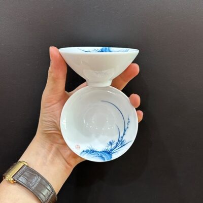 Ly trà sứ cảnh đức dáng nón vẽ tay hoa lan thủ công đẹp 70ml uống trà ngon.