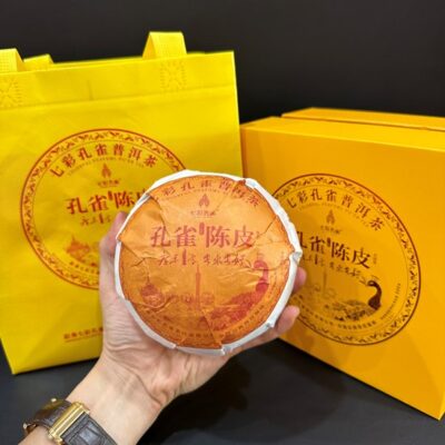 Trà phổ nhĩ Trần Bì cao cấp hãng Thất Thái Khổng Tước thơm ngon bánh tròn 500g .