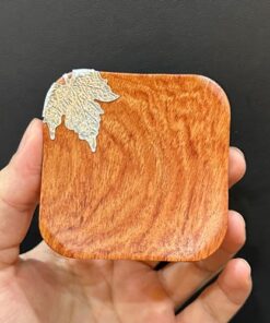 Lót ly trà gỗ hương dáng vuông đính lá kê chén trà đẹp 7x7cm LC30.