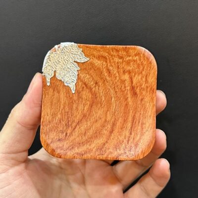 Lót ly trà gỗ hương dáng vuông đính lá kê chén trà đẹp 7x7cm LC30.