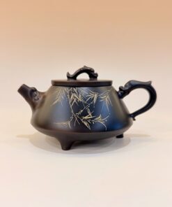 Ấm nê hưng dáng thạch biều tam túc nghệ nhân hoạ trúc khắc kim 240ml AKC267