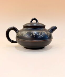 Ấm nê hưng dáng tuyến viên nghệ nhân khắc họa trúc điểu đồ 240ml AKC268