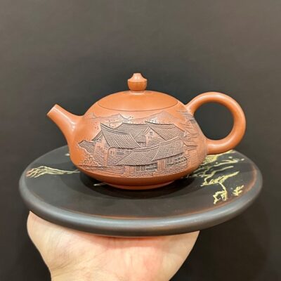Ấm kiến thủy tử đào nê hưng nguyên khoáng dáng bán nguyệt khắc phố cổ đẹp pha trà.
