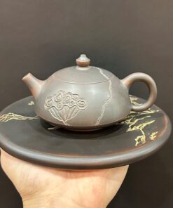 Ấm tử đào nê hưng kiến thủy bán nguyệt khắc sen thủ công 200ml cỡ nhỏ đẹp.