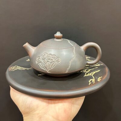 Ấm tử đào nê hưng kiến thủy bán nguyệt khắc sen thủ công 200ml cỡ nhỏ đẹp.