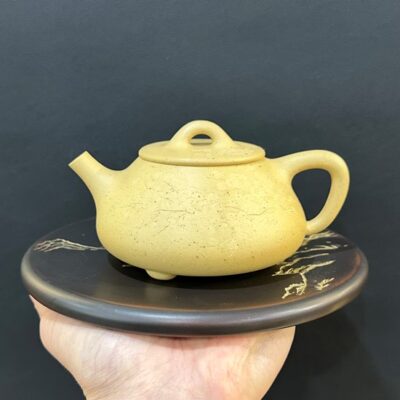 Ấm trà tử sa thạch biều đoàn nê đất cũ nguyên khoáng khắc hoa thủ công 190ml đẹp.