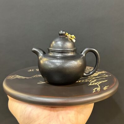 Ấm tử sa cao cấp đất cũ nguyên khoáng màu hắc chuyết cầu 120ml thủ công cỡ nhỏ đẹp.