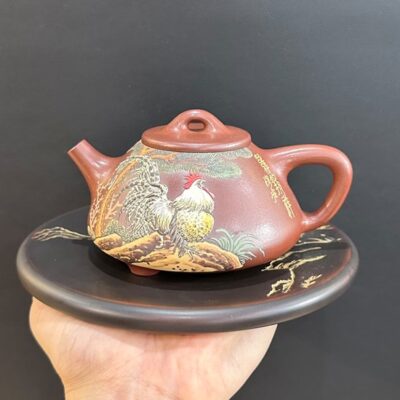 Ấm tử sa đất cũ cao cấp nghi hưng thạch biều đắp nổi gà 240ml nghệ nhân Trương Hiểu Lĩnh