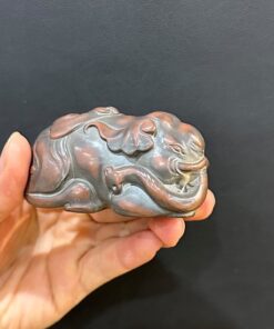 Tượng voi nằm cỡ nhỏ gốm tử sa nê hưng bày bàn trà đẹp TS42