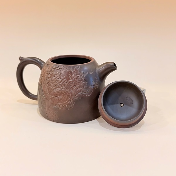 Ấm nê hưng dáng tần quyền nghệ nhân khắc rồng cuộn 250ml AKC185 - Ảnh 4