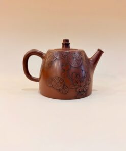 Ấm nê hưng dáng đức trung nghệ nhân khắc hoa văn hoa sen 260ml AKC290