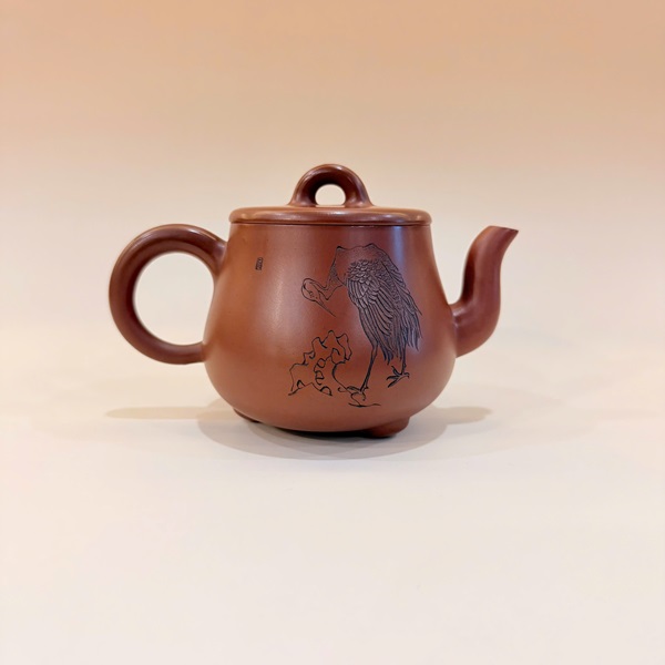 Ấm nê hưng dáng cung đăng nghệ nhân khắc hạc 250ml AKC311