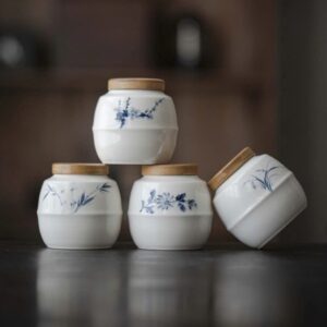 Lọ đựng trà cỡ nhỏ bằng sứ nắp tre đẹp mai lan cúc trúc 240ml HT15.