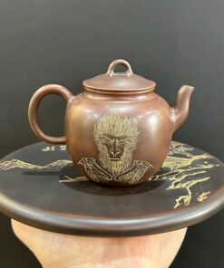 Ấm nê hưng cao cấp pha trà ngon khắc tề thiên đại thánh cỡ nhỏ đẹp 180ml AKC289