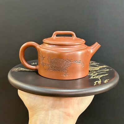 Ấm pha trà đẹp gốm nê hưng cao cấp dáng đức trung khắc rùa 220ml AKC288
