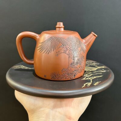 Ấm tử sa nê hưng cao cấp dáng đức trung khắc đại bàng săn mồi đẹp 260ml AKC299