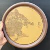 Khay trà tử sa nguyên khoáng đất cũ dạng đĩa tròn khắc sơn thủy đẹp 26x1cm KTS01