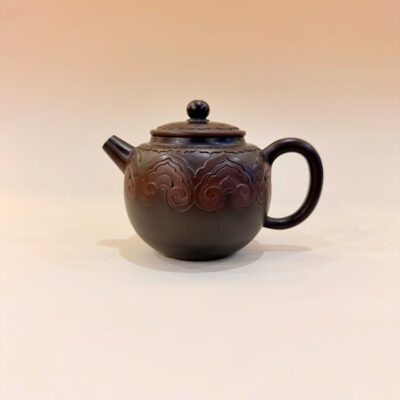 Ấm nê hưng dáng viên châu nghệ nhân khắc mây như ý 230ml AKC324